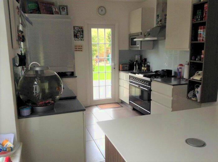 4 Bedroom Semi-Detached House To Rent In Lynwood Drive, Worcester Park, KT4