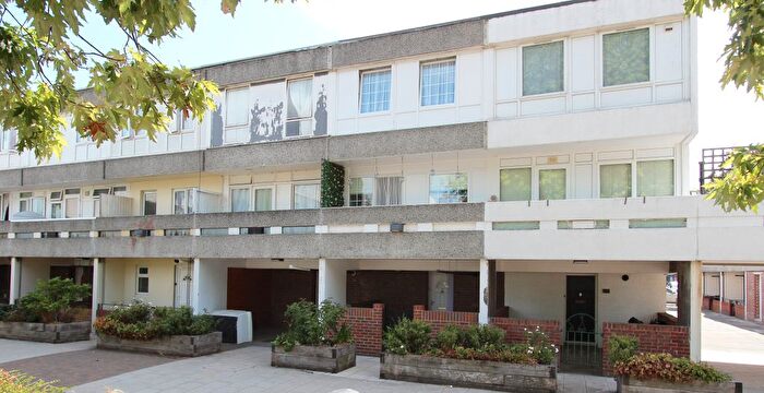 3 Bedroom Town House For Sale In Mangold Way, Erith, Kent, DA18