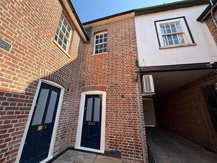 2 Bedroom Apartment To Rent In Newly Converted High Street Apartment, SG12