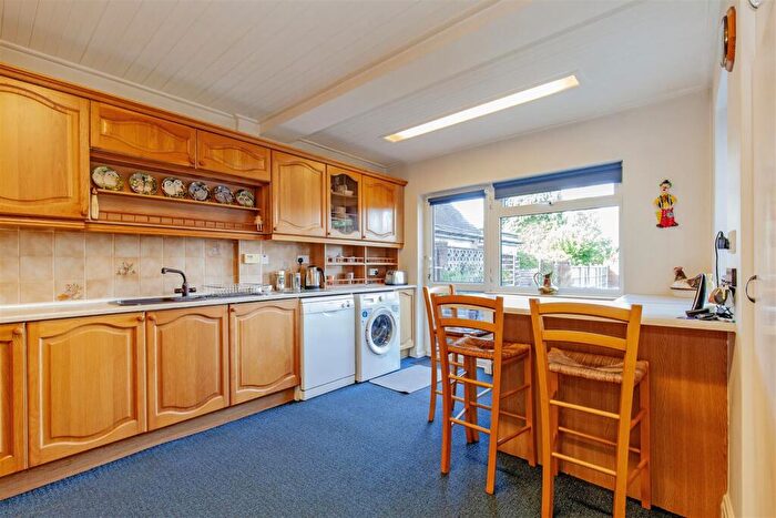 3 Bedroom Detached House For Sale In Highfield Lane, Newbold, Chesterfield, S41