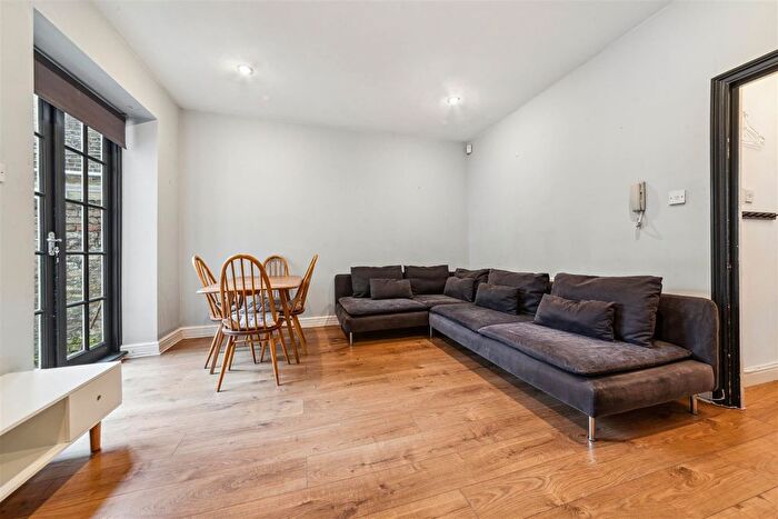 2 Bedroom Flat To Rent In Kellett Road, London, SW2