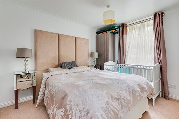2 Bedroom Flat To Rent In Oast Lodge, Corney Reach, Chiswick, W4