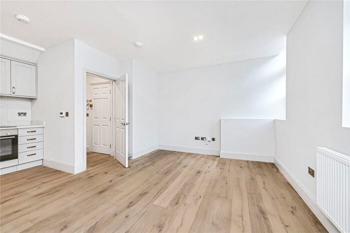 2 Bedroom Flat To Rent In Allfarthing Lane, London, SW18