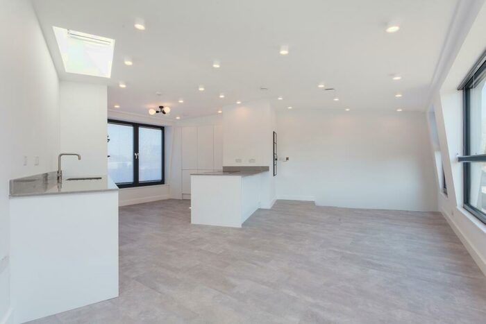 2 Bedroom Flat To Rent In Mare Street, London, E8