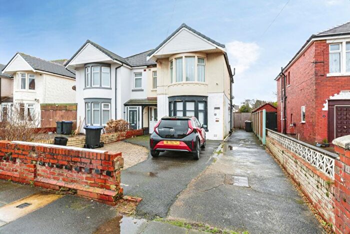 2 Bedroom Flat For Sale In Mossom Lane, Thornton-Cleveleys, Lancashire, FY5