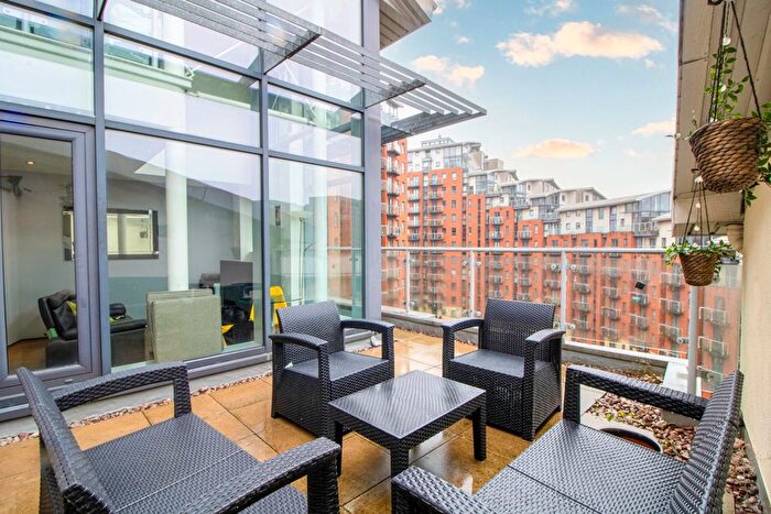 2 Bedroom Flat To Rent In Gotts Road, Leeds, LS12