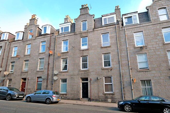 2 Bedroom Flat For Sale In Top Floor Esslemont Avenue, Rosemount, Aberdeen, AB25