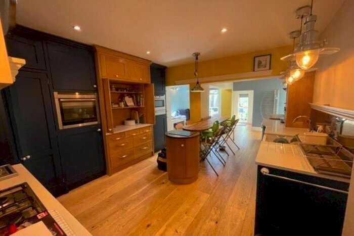 4 Bedroom Property To Rent In William Street, Sittingbourne, ME10