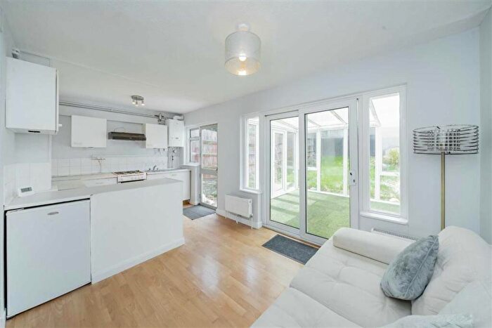 1 Bedroom Flat For Sale In Coles Green Road, Cricklewood, NW2