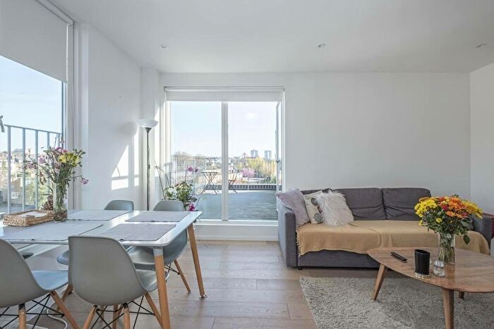 2 Bedroom Flat To Rent In Canterbury House, NW6
