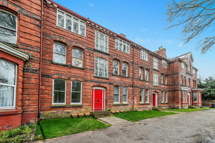 3 Bedroom Apartment To Rent In Park Terrace, L22