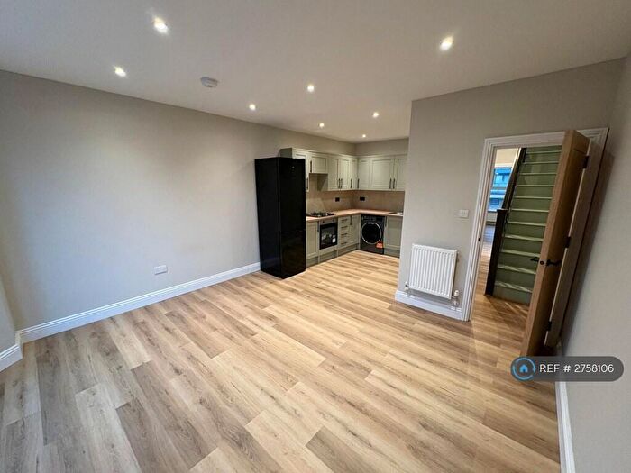 4 Bedroom End Of Terrace House To Rent In Thornhill Road, Croydon, CR0