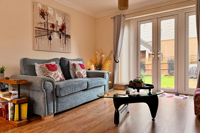 3 Bedroom Detached House For Sale In Welchman Court, Bletchley, MK3 - Photo 3