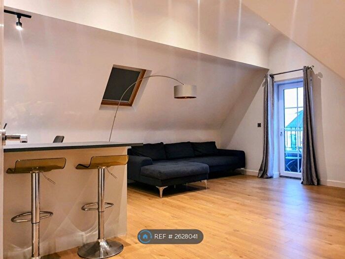 3 Bedroom Flat To Rent In Bellona, Bournemouth, BH2