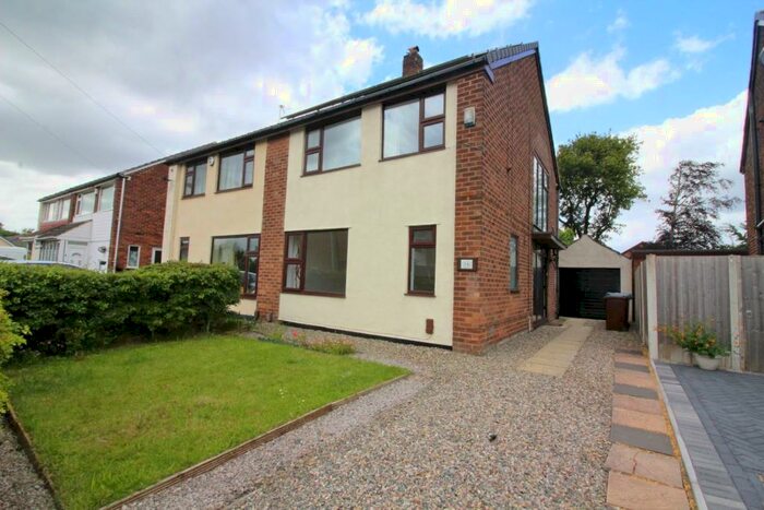 3 Bedroom Semi-Detached House To Rent In Lindrick Avenue, Whitefield, Manchester, M45