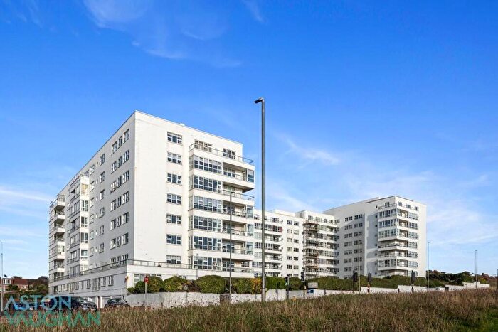 3 Bedroom Apartment For Sale In Marine Drive, Brighton, BN2