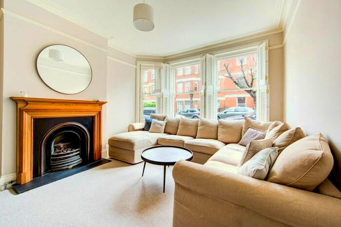 2 Bedroom Flat To Rent In Rostrevor Road, Parsons Green, SW6
