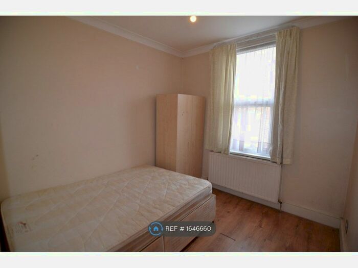 2 Bedroom Flat To Rent In Capworth Street, London, E10