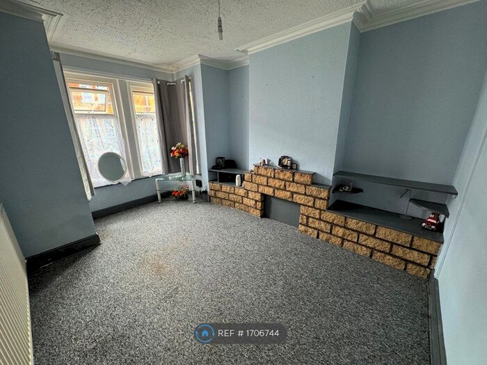 4 Bedroom Semi-Detached House To Rent In Malmesbury Road, Southampton, SO15