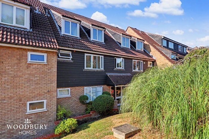 2 Bedroom Apartment For Sale In Copper Beech Court, Goldings Road, Loughton, IG10