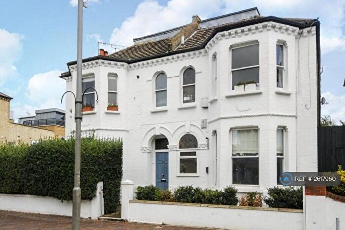 2 Bedroom Flat To Rent In Northcote Road, London, SW11