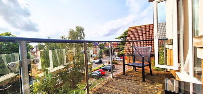 2 Bedroom Apartment To Rent In Hill Lane, Southampton, SO15