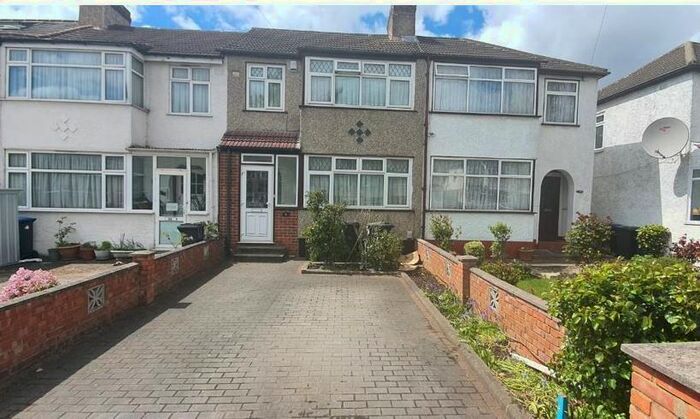 3 Bedroom Detached House To Rent In Tysoe Avenue, Enfield, EN3