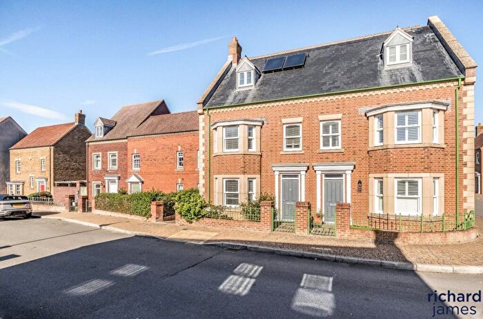 4 Bedroom Semi-Detached House To Rent In Leaze Street, East Wichel, Swindon, SN1