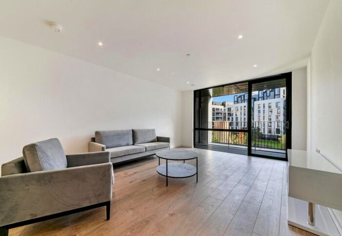 3 Bedroom Apartment To Rent In Waterman House, New Garden Quarter, Stratford, E15