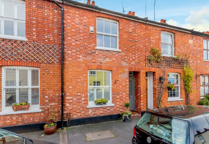 2 Bedroom Terraced House To Rent In Glencoe Road, Weybridge, KT13