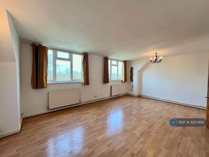 2 Bedroom Flat To Rent In Cotswold Court, London, N11