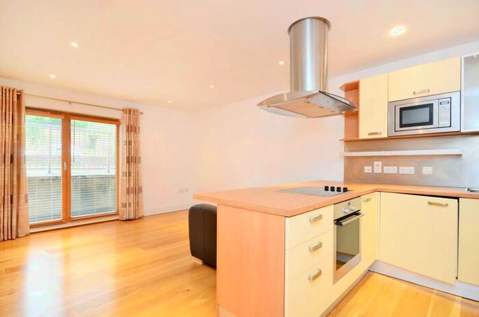 2 Bedroom Flat To Rent In Trinity Gate, Guildford, , Guildford, GU1