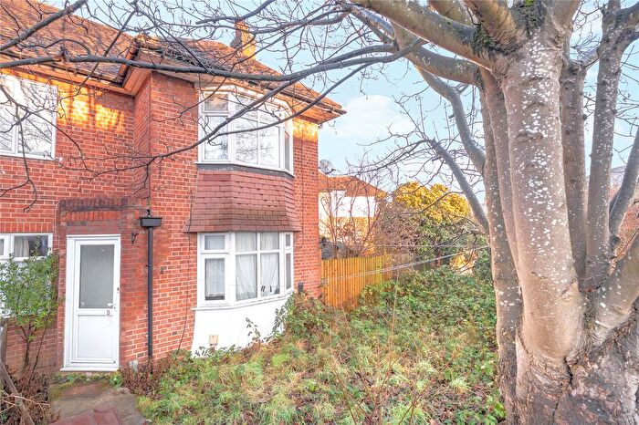 2 Bedroom Maisonette For Sale In Barnard Gardens, New Malden, KT3