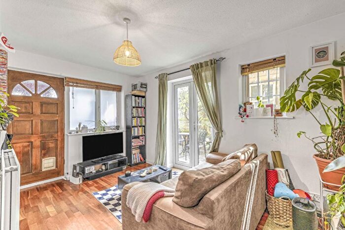 1 Bedroom Terraced House To Rent In College Gardens, London, SW17