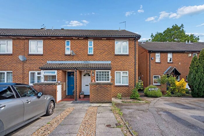 1 Bedroom Flat For Sale In Mortimer Close, Bushey, WD23