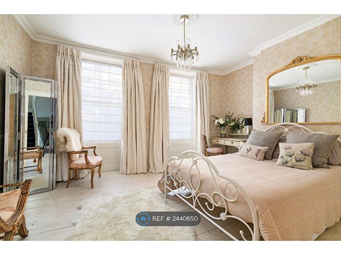 4 Bedroom Semi-Detached House To Rent In Cable Street, London, E1