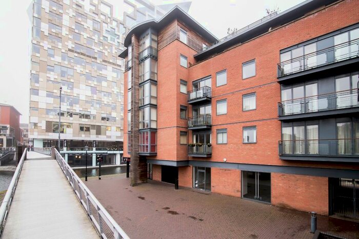 2 Bedroom Flat To Rent In Canal Wharf, Waterfront Walk, Birmingham, B1