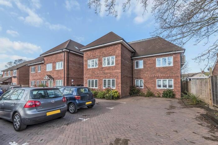 3 Bedroom Flat To Rent In Winnersh, Berkshire, RG41
