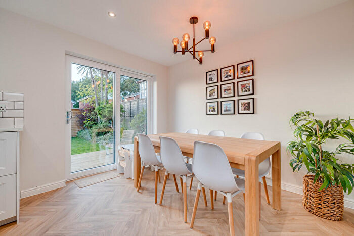 4 Bedroom Detached House For Sale In Southcroft Avenue, Birkenshaw, BD11