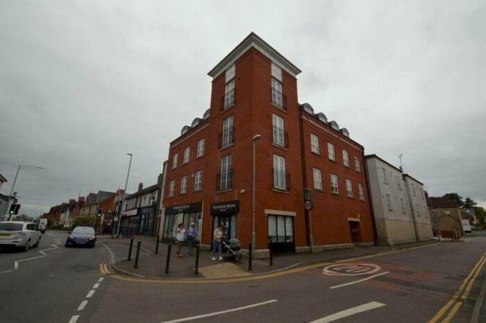 2 Bedroom Flat To Rent In Bradford Road, Swindon, SN1