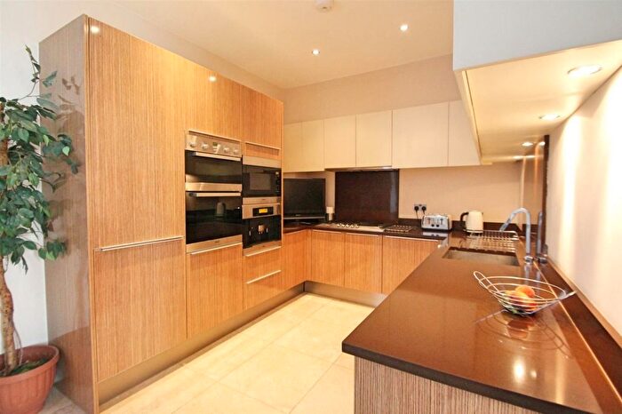 3 Bedroom Flat To Rent In Washington House, Marlborough Drive, Bushey, WD23