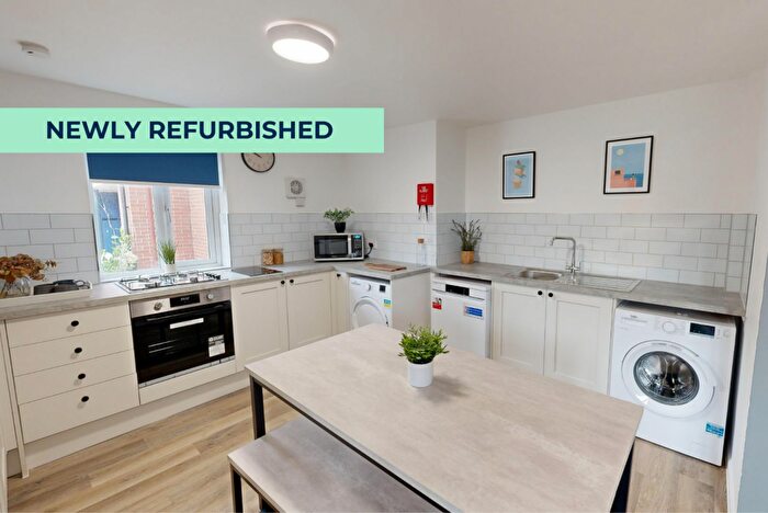 7 Bedroom Flat To Rent In B, Russell Street, NG7