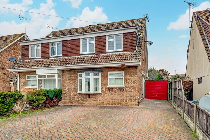 3 Bedroom Semi-Detached House To Rent In Albert Road, Rochford SS4