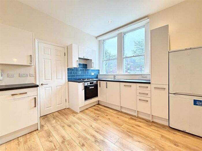 2 Bedroom Flat For Sale In Hopton Road, Streatham, SW16