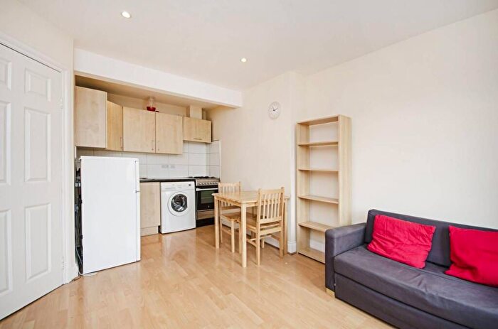 2 Bedroom Flat To Rent In Finchley Road, London, NW11