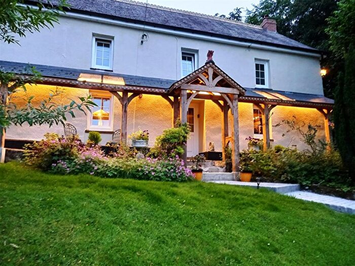 4 Bedroom Farmhouse For Sale In Pensarn Farm, Cwrtnewydd, Ceredigion, SA40