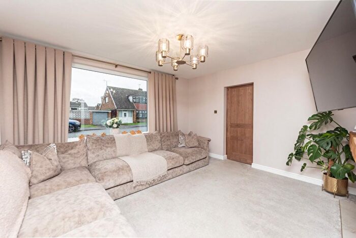3 Bedroom Semi-Detached House For Sale In Ravensmead, Featherstone, Pontefract, WF7