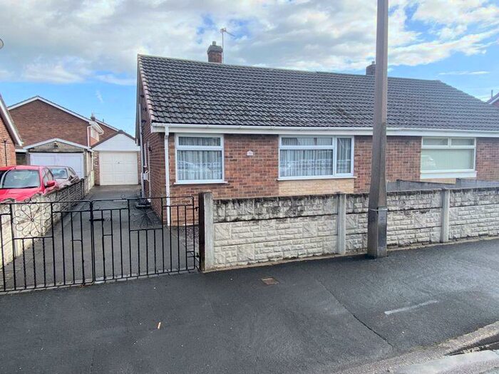 2 Bedroom Semi-Detached Bungalow To Rent In Farm Side, Swadlincote, DE11