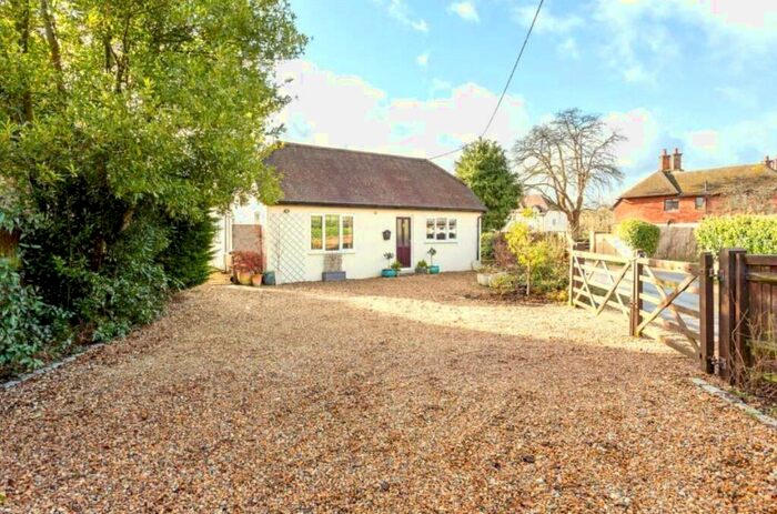 3 Bedroom Bungalow To Rent In Ham Lane, Elstead, Surrey, GU8