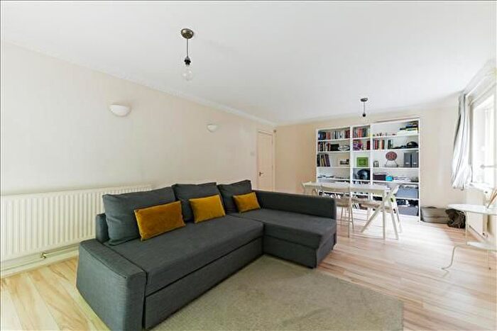 2 Bedroom Flat To Rent In Gordon Court, A The Downs, SW20